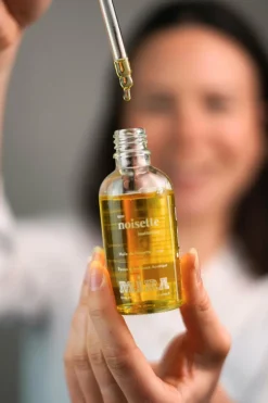 Hot Huile de noisette pure Une noisette inattendue Anti-Imperfection & Rougeurs