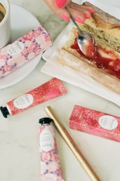 Sale La mousse de rouge Rouge À Lèvres