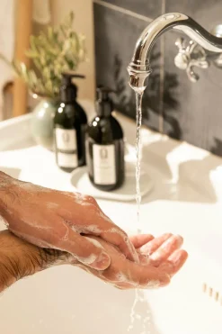 Online Savon essentiel pour les mains rechargeable Gel Douche & Savon Liquide